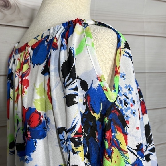 NWT Cold Shoulder White & Multicolor Floral Nygard Tunic Top Size 16P - Picture 3 of 7